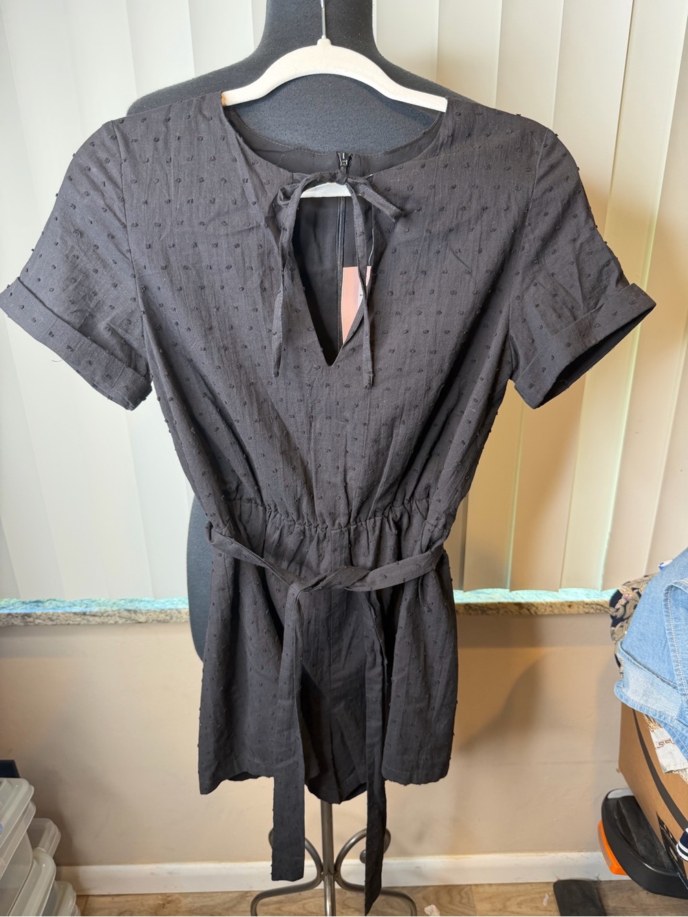 Women's Black Tie-Neck Texture Swiss Dot Short Sleeve Romper Waist Tie Size 2